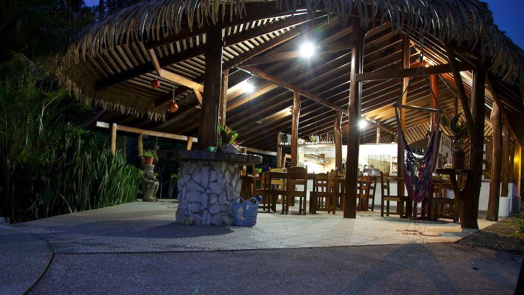Hotel Suizo Loco Lodge & Resort Cahuita Kültér fotó
