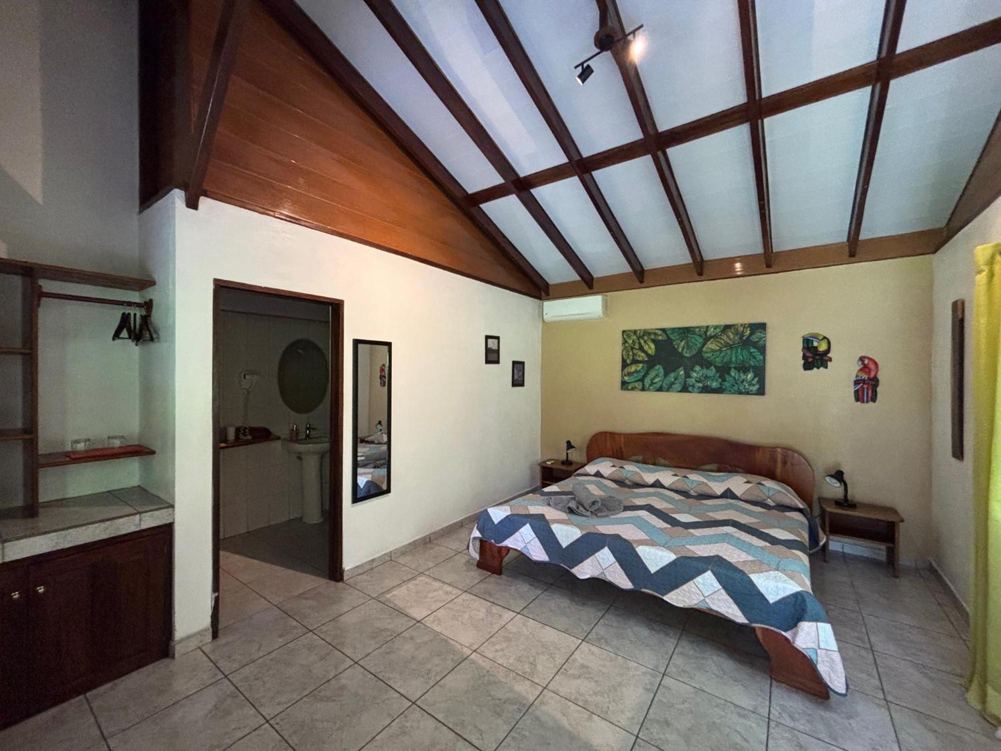 Hotel Suizo Loco Lodge & Resort Cahuita Kültér fotó