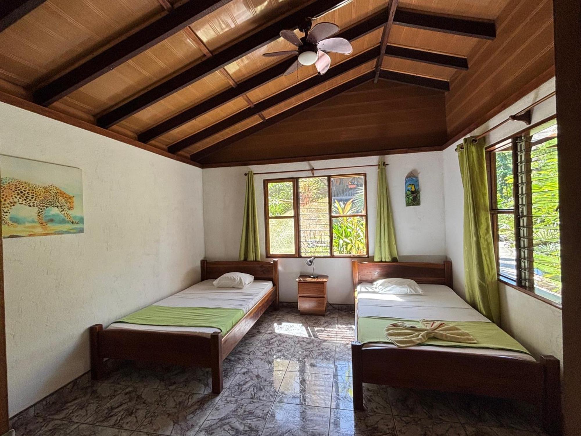 Hotel Suizo Loco Lodge & Resort Cahuita Kültér fotó