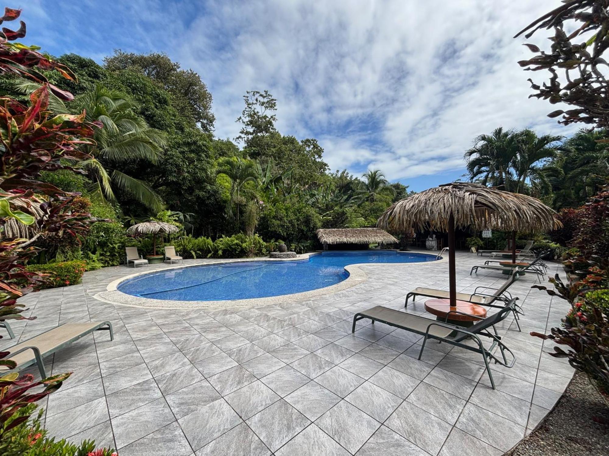 Hotel Suizo Loco Lodge & Resort Cahuita Kültér fotó