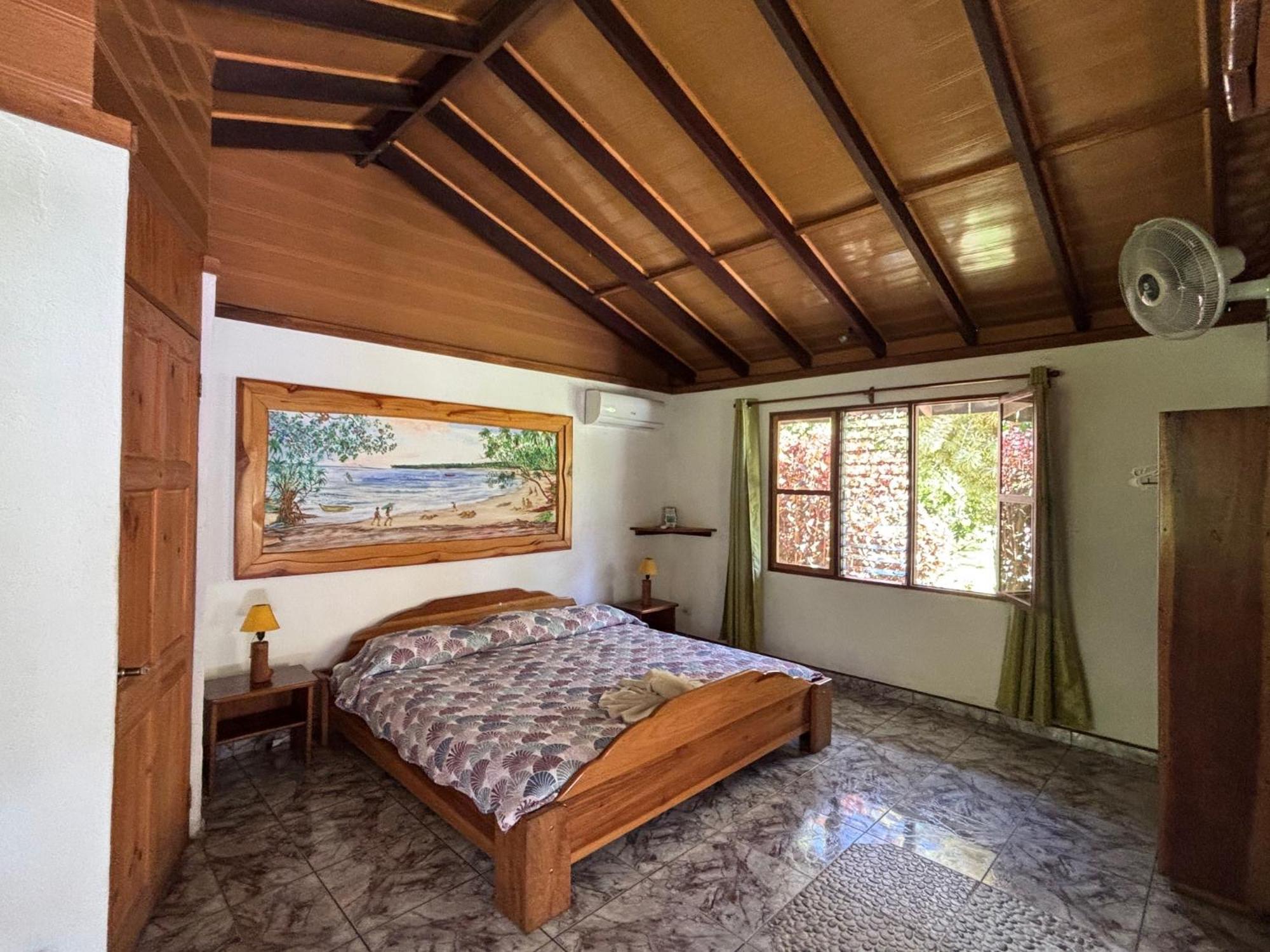 Hotel Suizo Loco Lodge & Resort Cahuita Kültér fotó