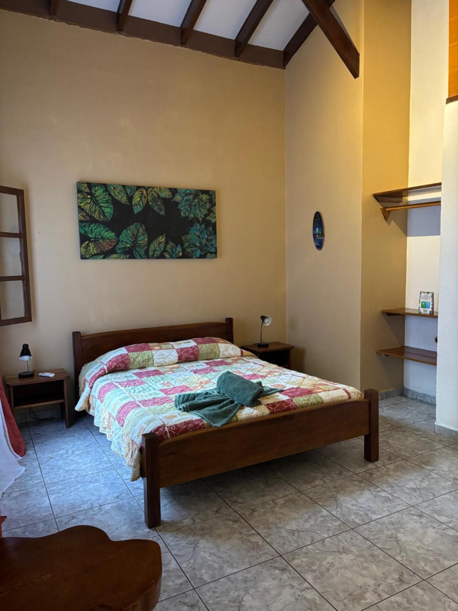 Hotel Suizo Loco Lodge & Resort Cahuita Kültér fotó