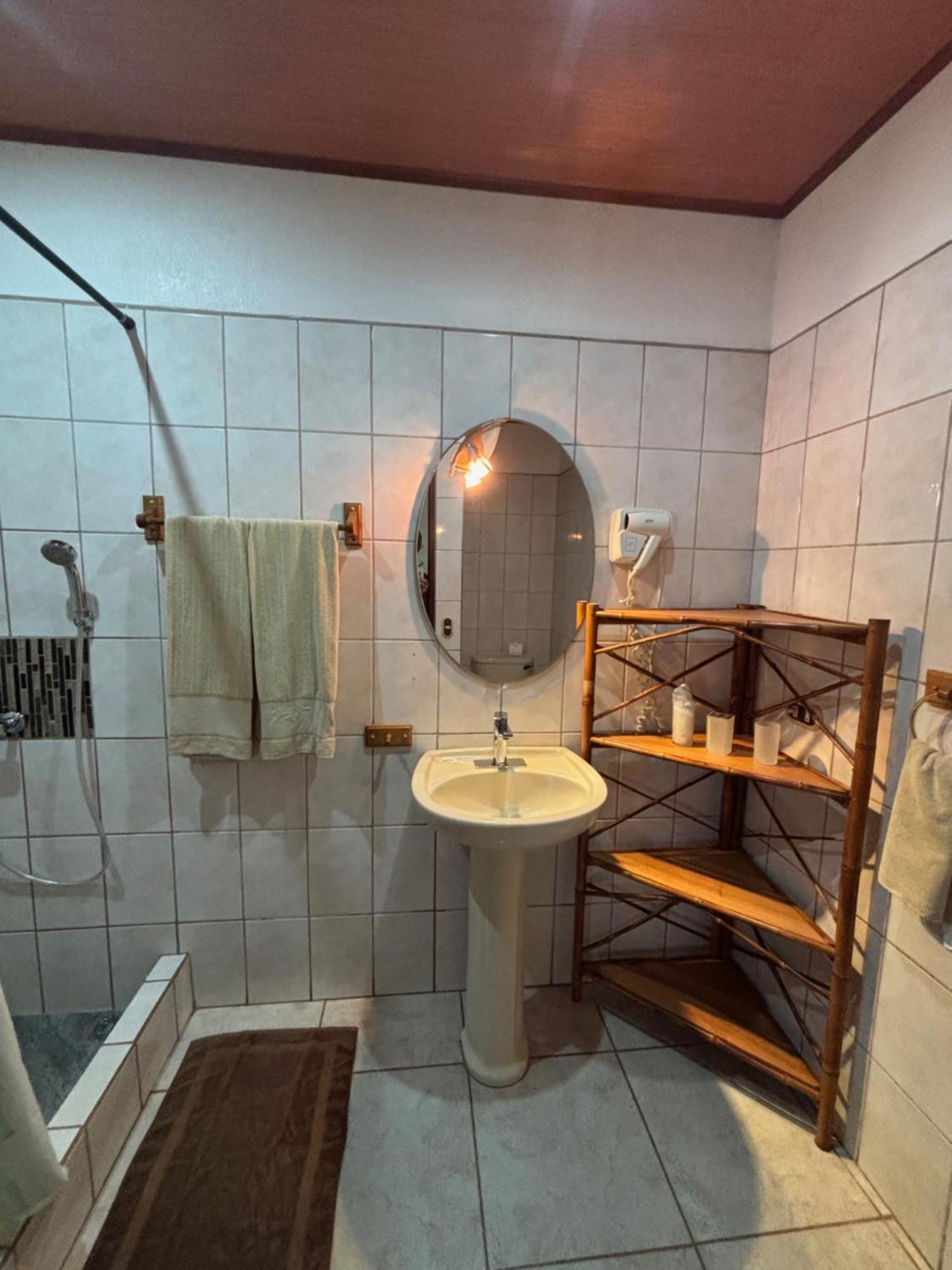 Hotel Suizo Loco Lodge & Resort Cahuita Kültér fotó