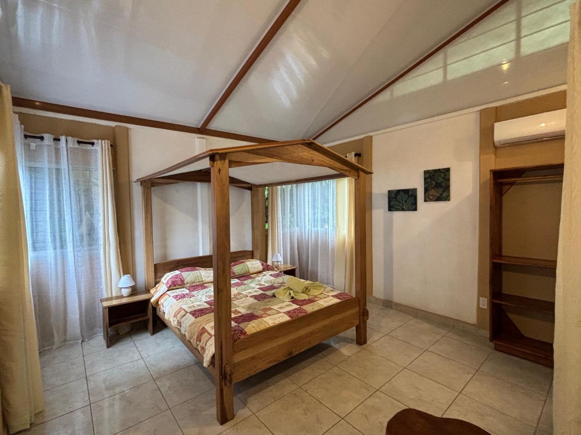 Hotel Suizo Loco Lodge & Resort Cahuita Kültér fotó