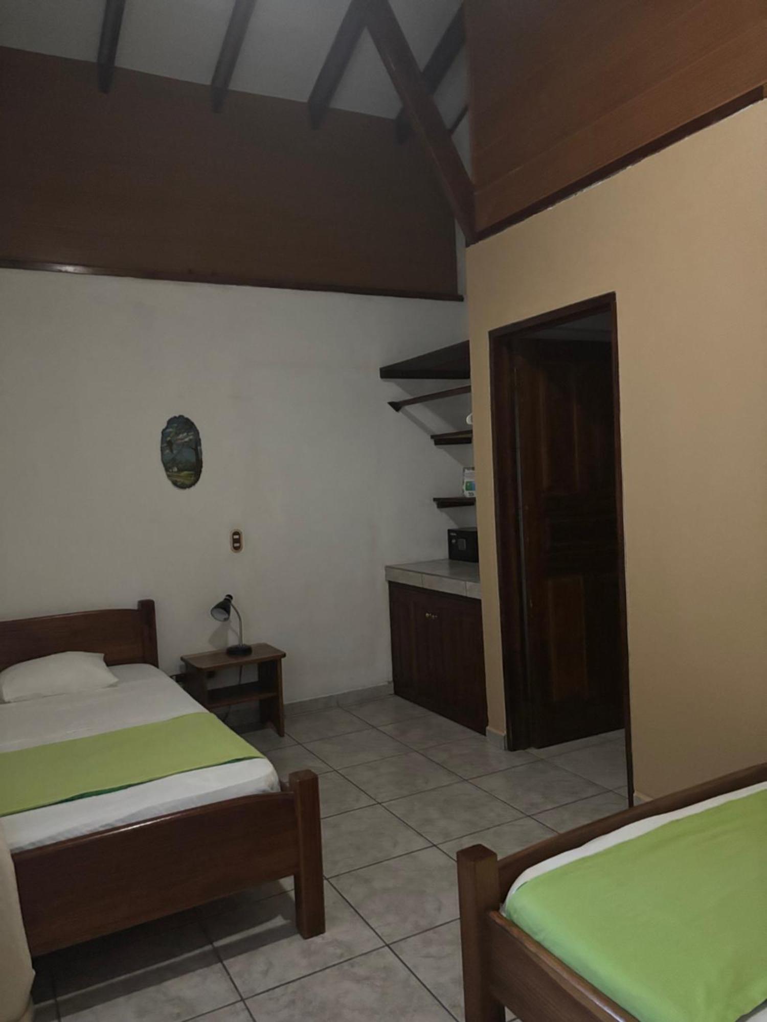 Hotel Suizo Loco Lodge & Resort Cahuita Kültér fotó